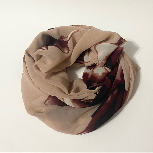 ✨2/$20 🌺🧣Floral Print Scarf - Picture 1 of 3